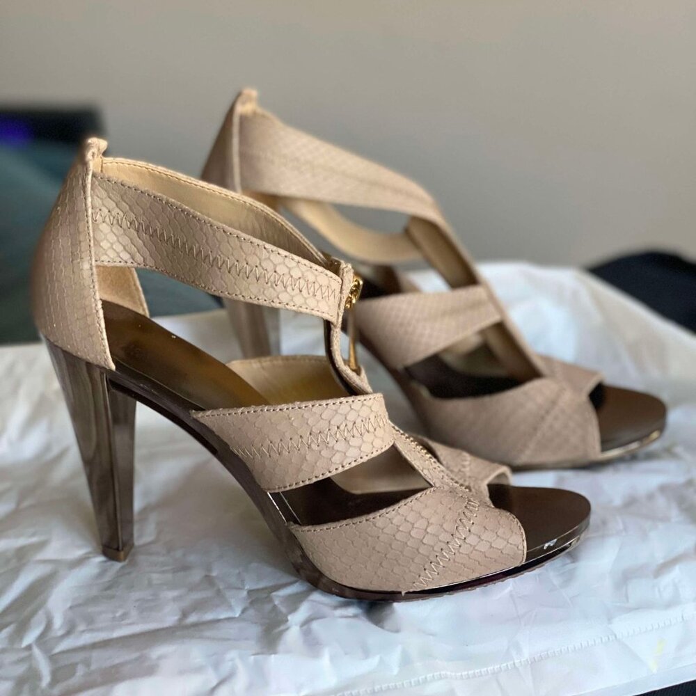 Michael Kors MK Berkley T Strap Nude Embossed Sandal size 8 Snake skin Leather